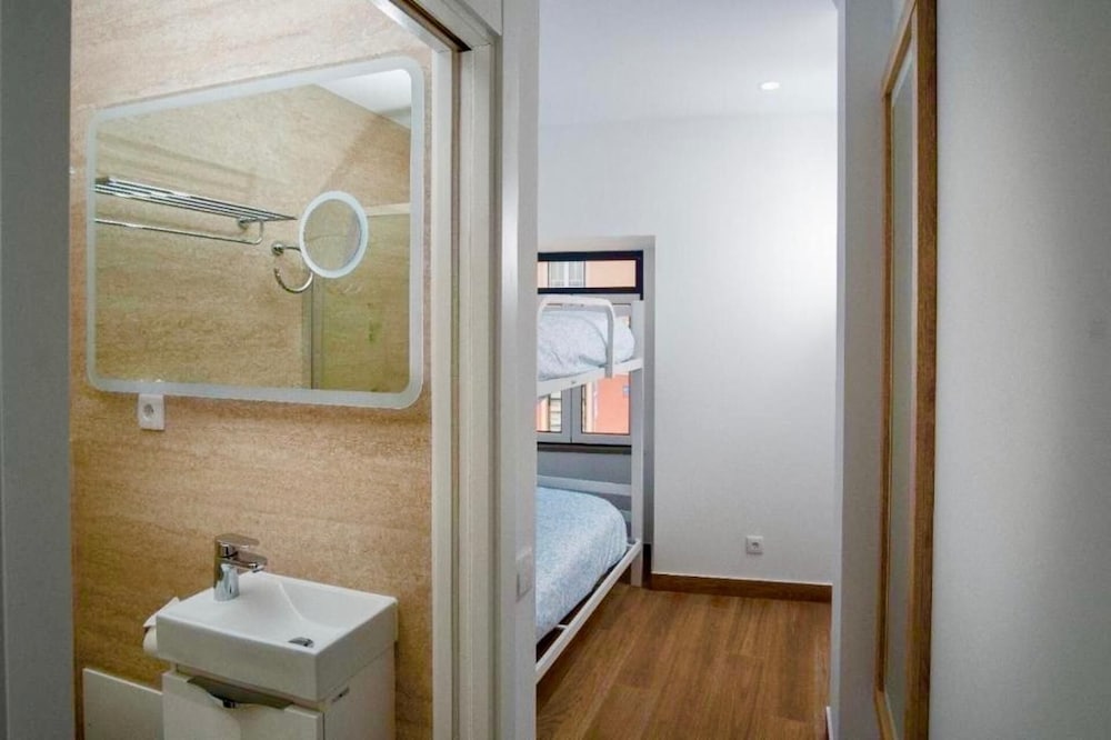 Hotel Studio With Private Bathroom In Central Lagos