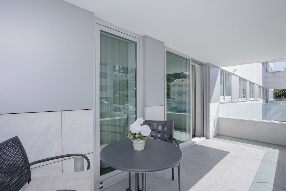 Hotel Liiiving In Porto - Balcony Dragão View