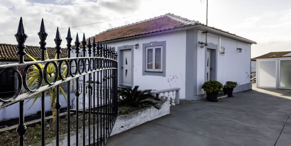 Hotel Sunset Pool House In Feteira