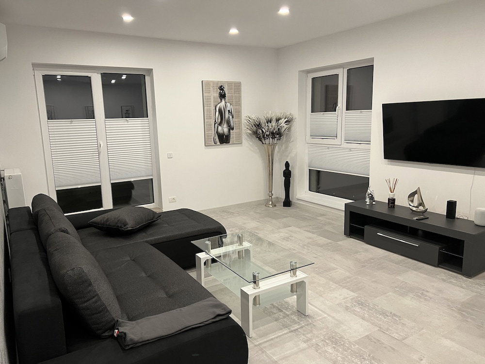 Hotel Stunning 3-Room Penthouse W10+W11