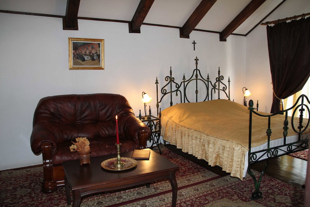 Hunter Prince Castle Hotel