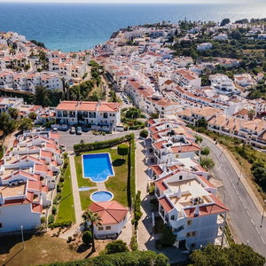 Sejur Lily Fabulous 1 Bed Apt With Roof Terrace Pool vacanta Porches