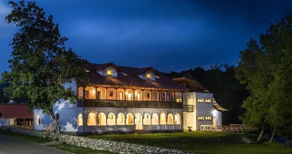 Hotel Hanul Vatra