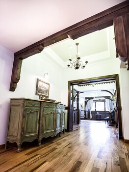 Casa Din Bran-Inn Center