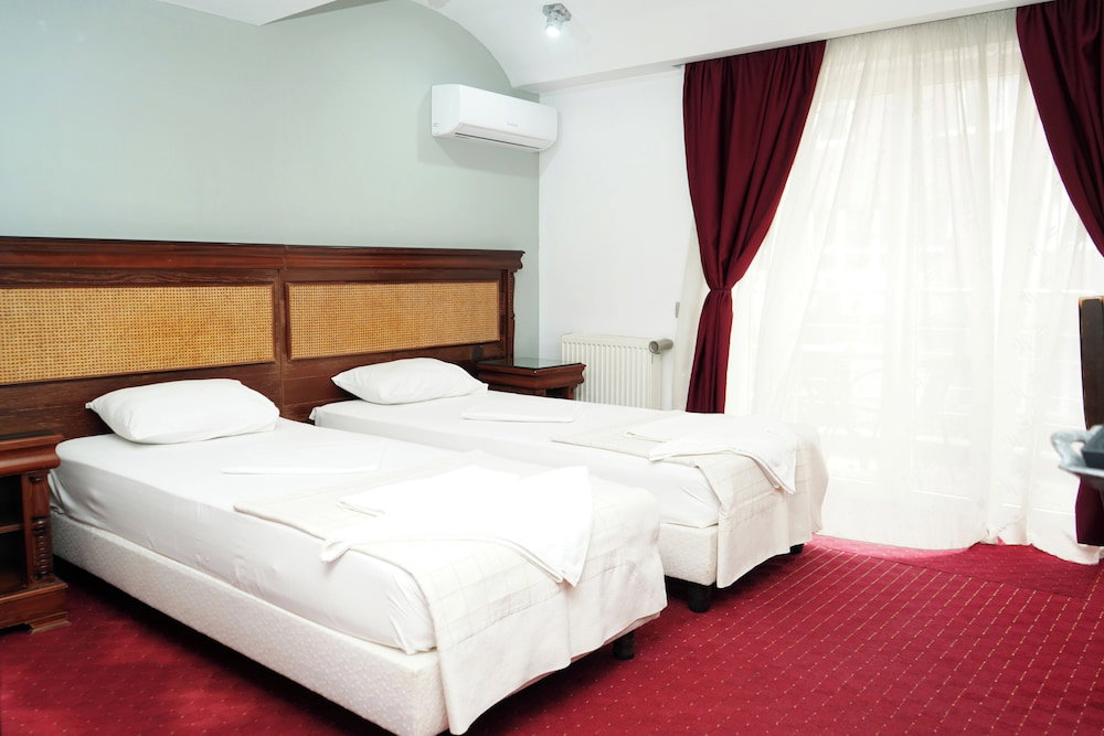 Hotel Bliss