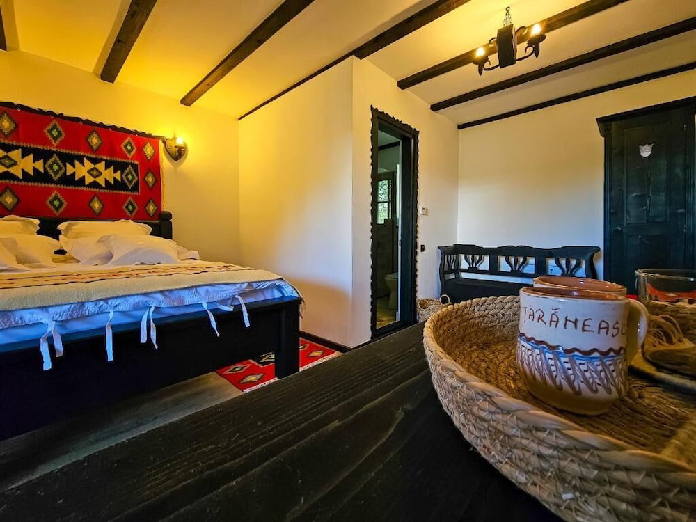 Hotel Curtea Taraneasca