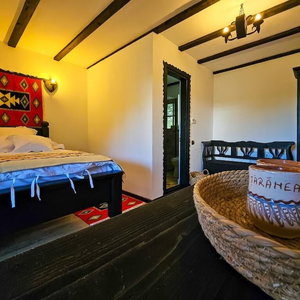 Hotel Curtea Taraneasca cazare Maldaresti