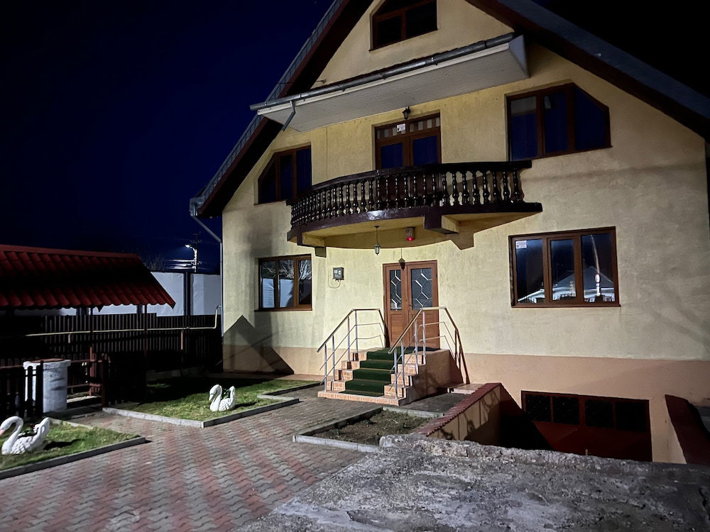 Hotel Roman Villa, Sleeps 8 With Parking And Garden
