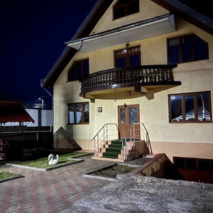Hotel Roman Villa, Sleeps 8 With Parking And Garden cazare Roman