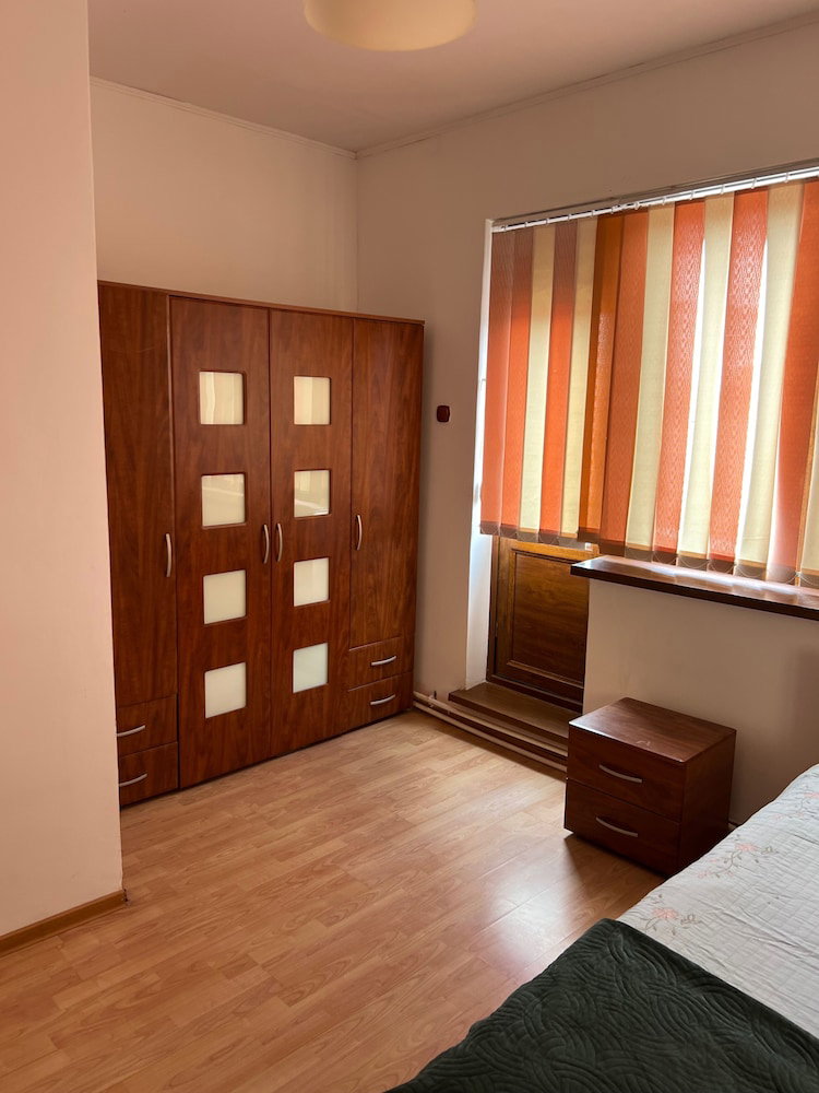 Roman Villa, Sleeps 8 With Parking And Garden
