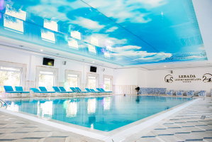 Hotel Lebada Luxury Resort & Spa cazare Crisan