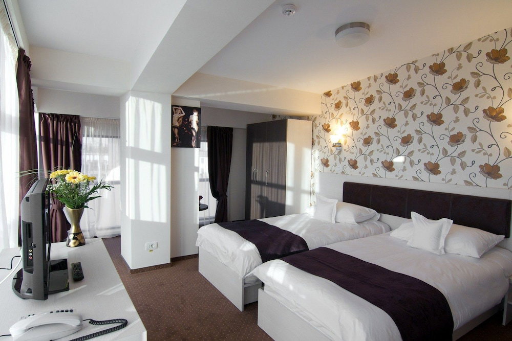 Hotel West Plaza Hotel