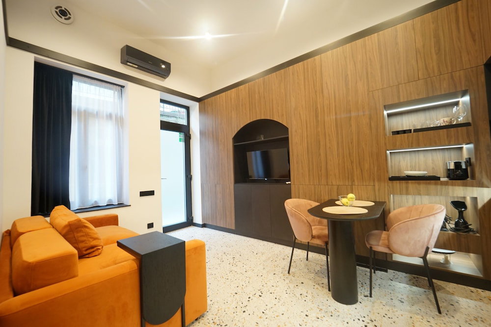 Jais Home-moon Apartment-old Town/ Muzeului Square