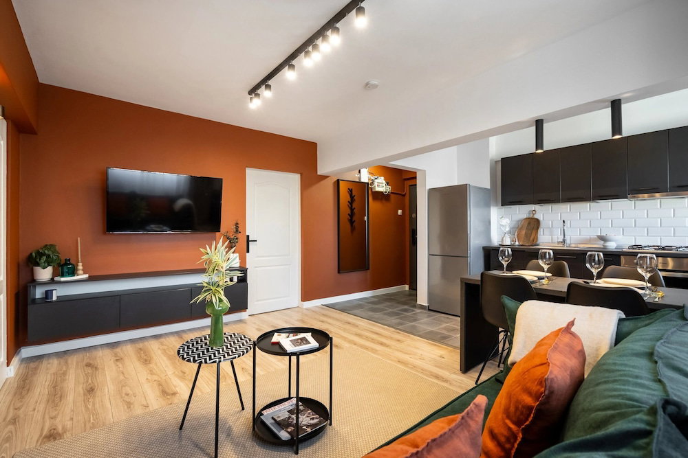 Artful & Light-filled 2br On Calea Victoriei Prime Central Spot