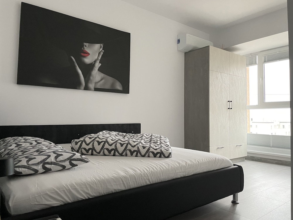 Beautiful Penthouse Lakeview W18