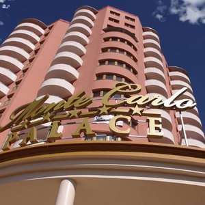 Hotel Monte Carlo Palace Suites cazare Rosu