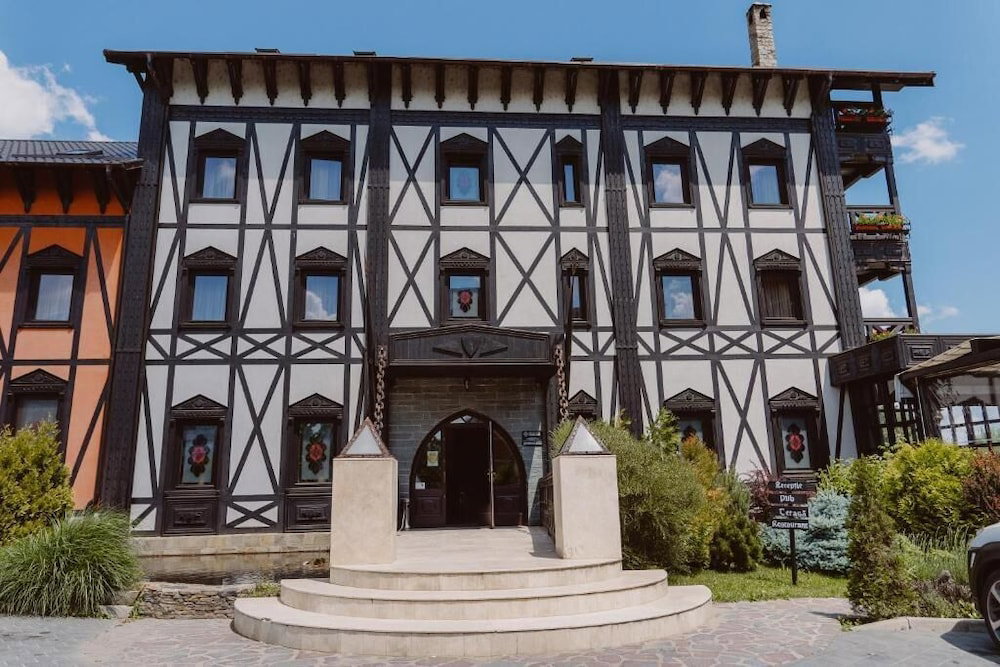 Hotel Podu' Cu Lanturi