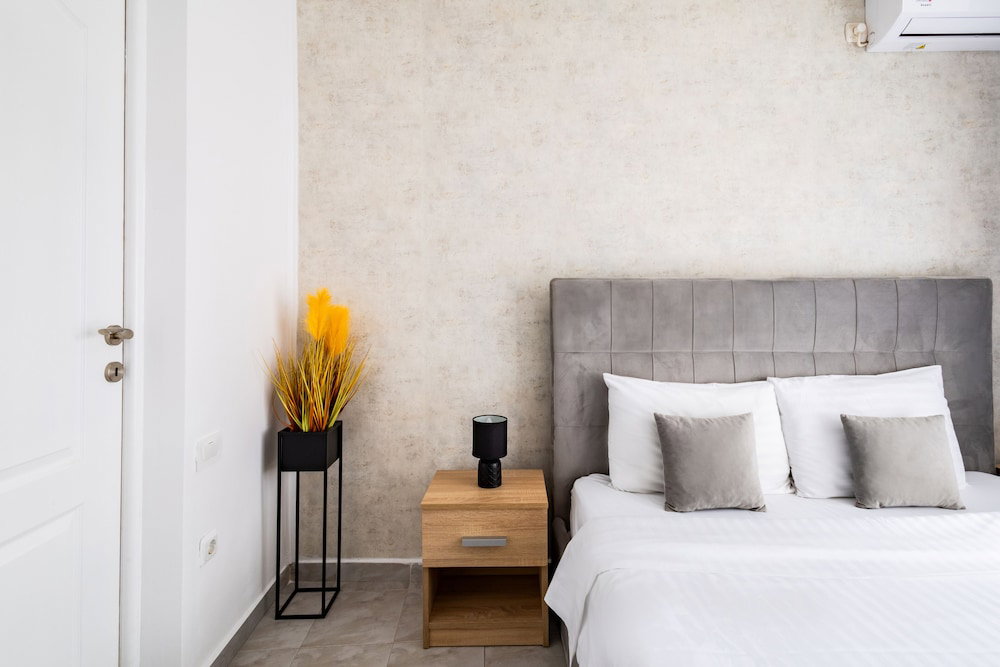 Downtown Victoria Studios by Citybookings