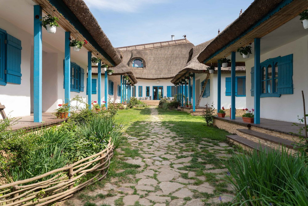 Hotel 5 Chirpici - Small Traditional Resort