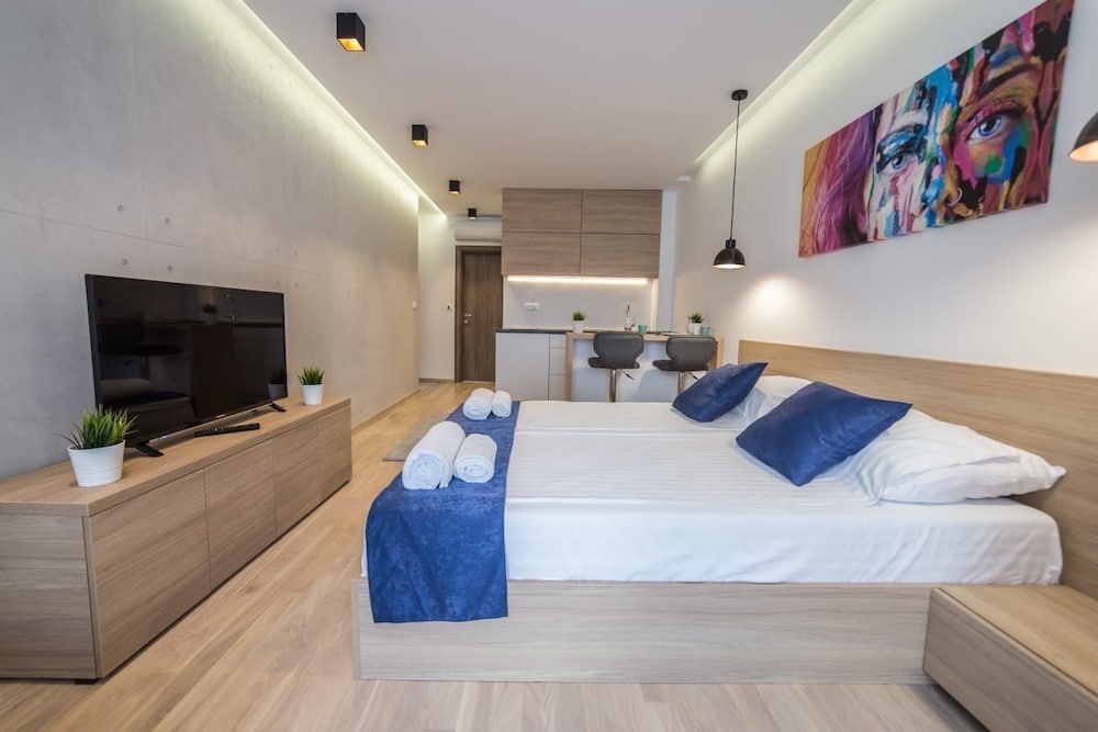 Hotel Back Suites