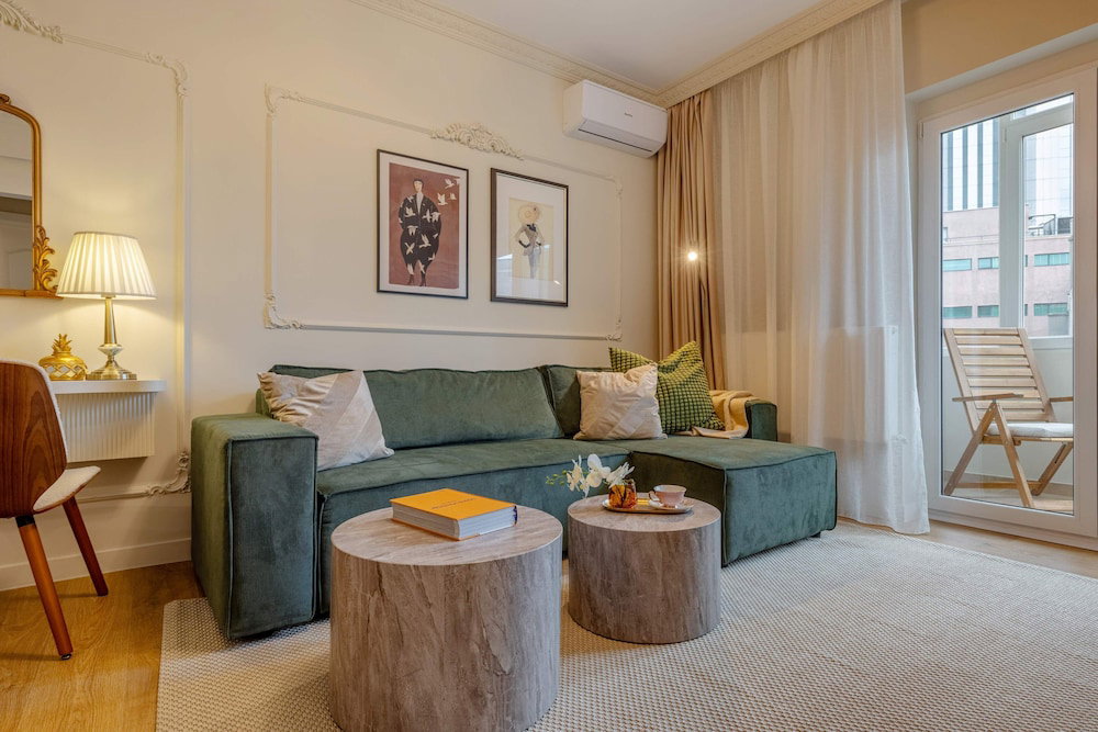 Parisian-inspired 1br In The Heart Of Bucharest Balcony, Ac & Fully Equipped