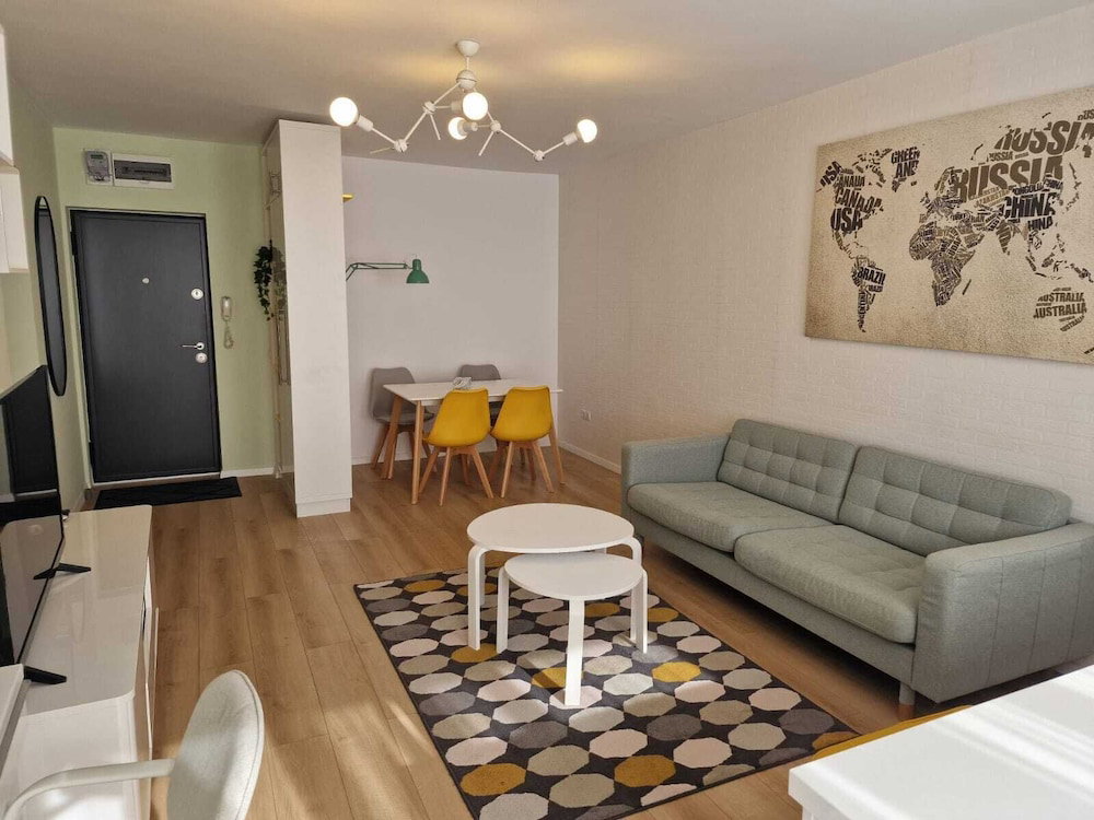 Yellow Apartment Cismigiu Gardens