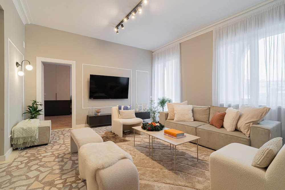 Loggia Luxe 5br Living In Universitatii Area