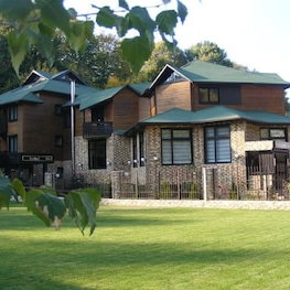 Hotel Hillden Lodge & Restaurant cazare Bran