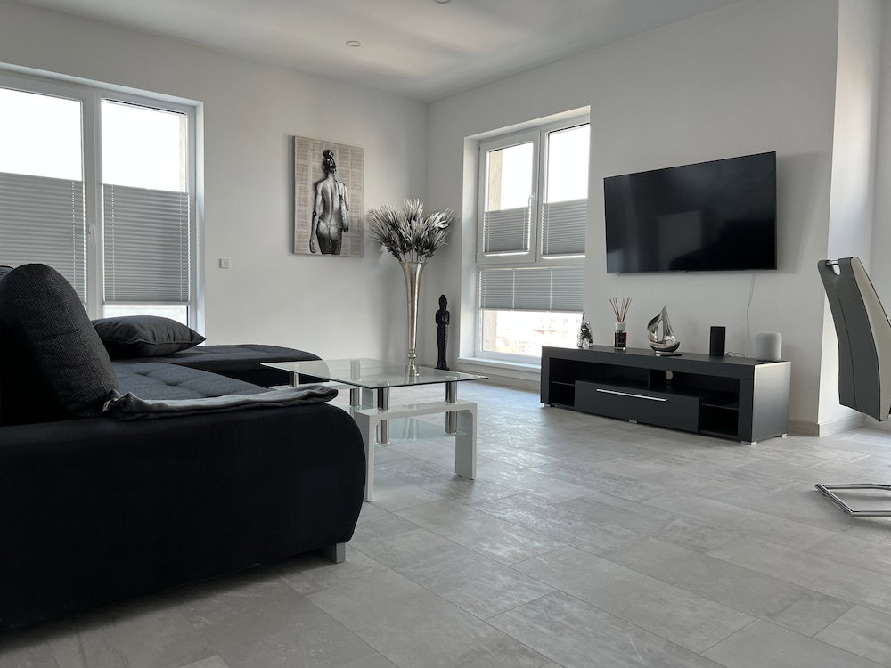 Hotel Stunning 2-Room Penthouse Lakeview W11