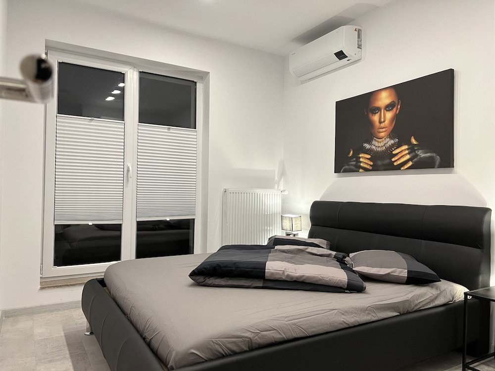 Amazing 2-Room Penthouse Cityview W13
