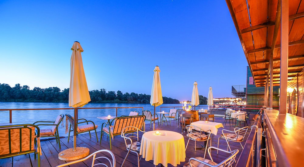 Hotel San Art Floating Hostel&Apartments