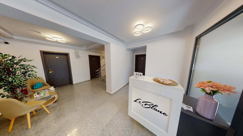Le Blanc Aparthotel