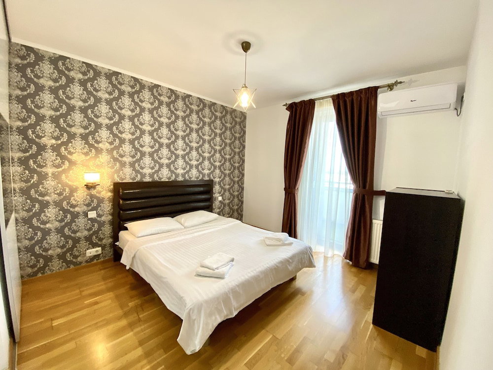 Hotel Monaco Grand Apartments By Citybookings