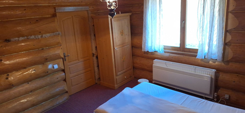 Hotel Chalet Rosehip Flowers 4-6 Traveling