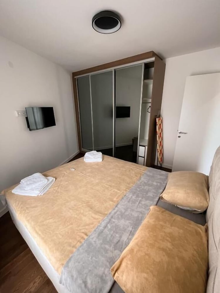 Hotel I&I Tesla Apartment's