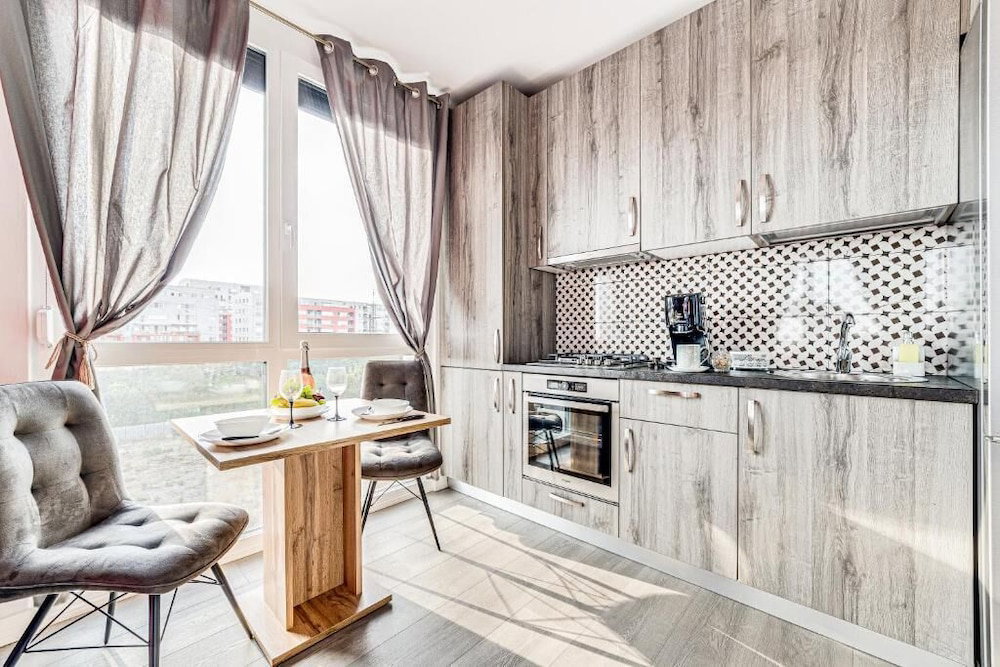 Ari - Afi Mall Luxurious Apartments