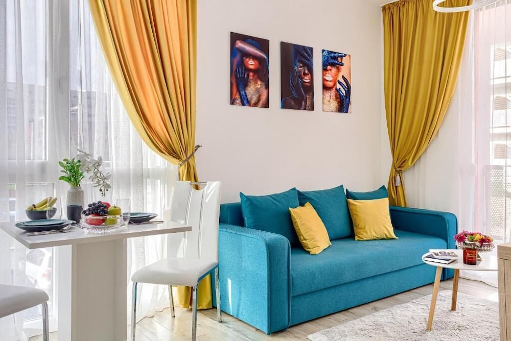 Ari - Afi Mall Luxurious Apartments