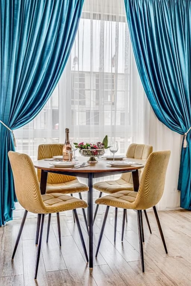 Ari - Afi Mall Luxurious Apartments
