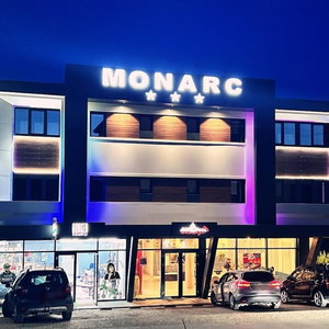 Hotel Monarc Boutique Aparthotel Self Check-In cazare Barnova