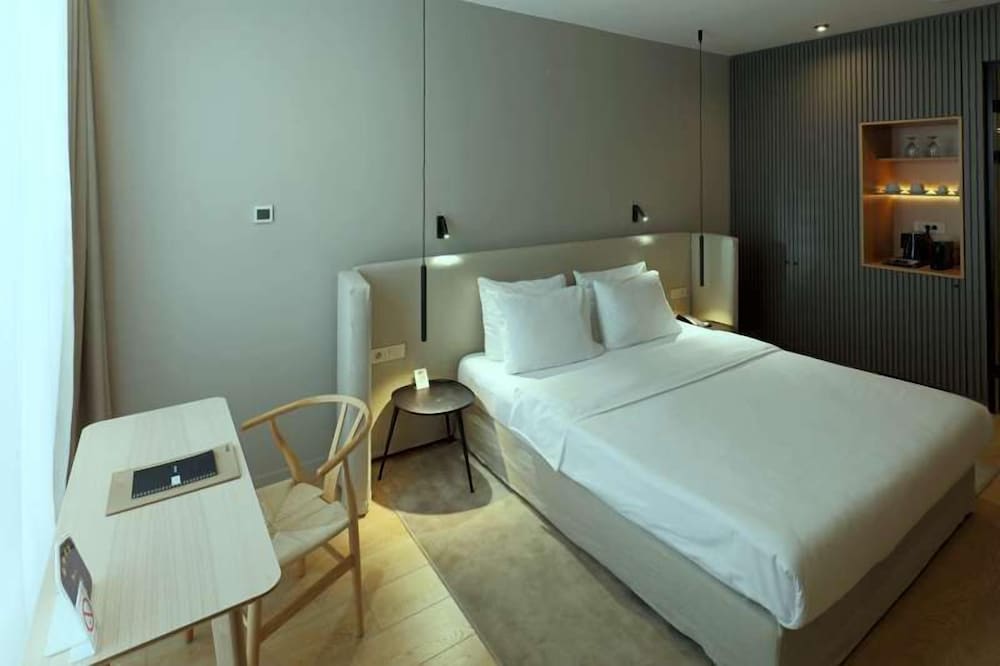 Hotel Adresa Suites