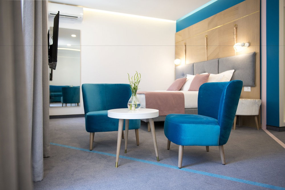 Hotel City Nest Modern & Cozy Suites