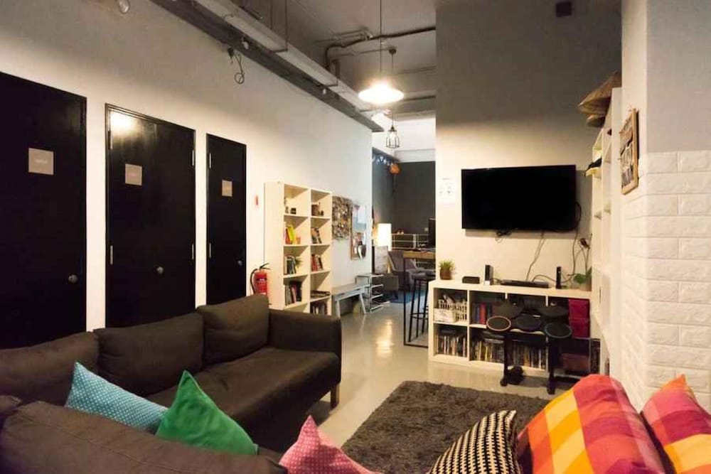 Hotel Checkers Backpackers