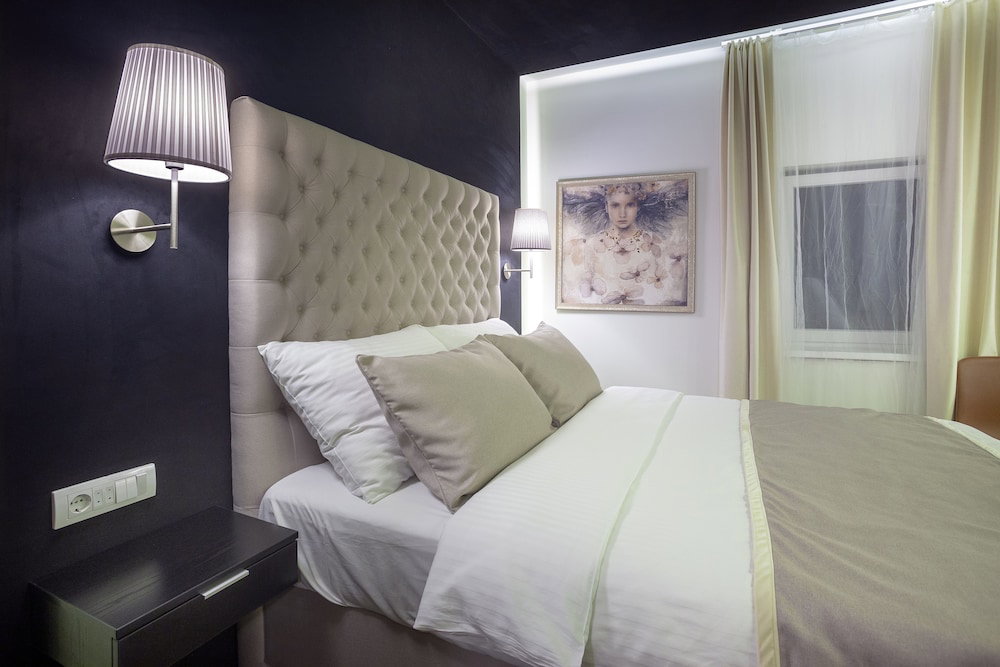 Hotel 4Rooms 4U
