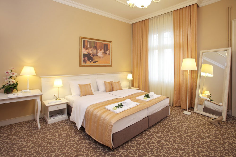 Hotel Booking Rooms