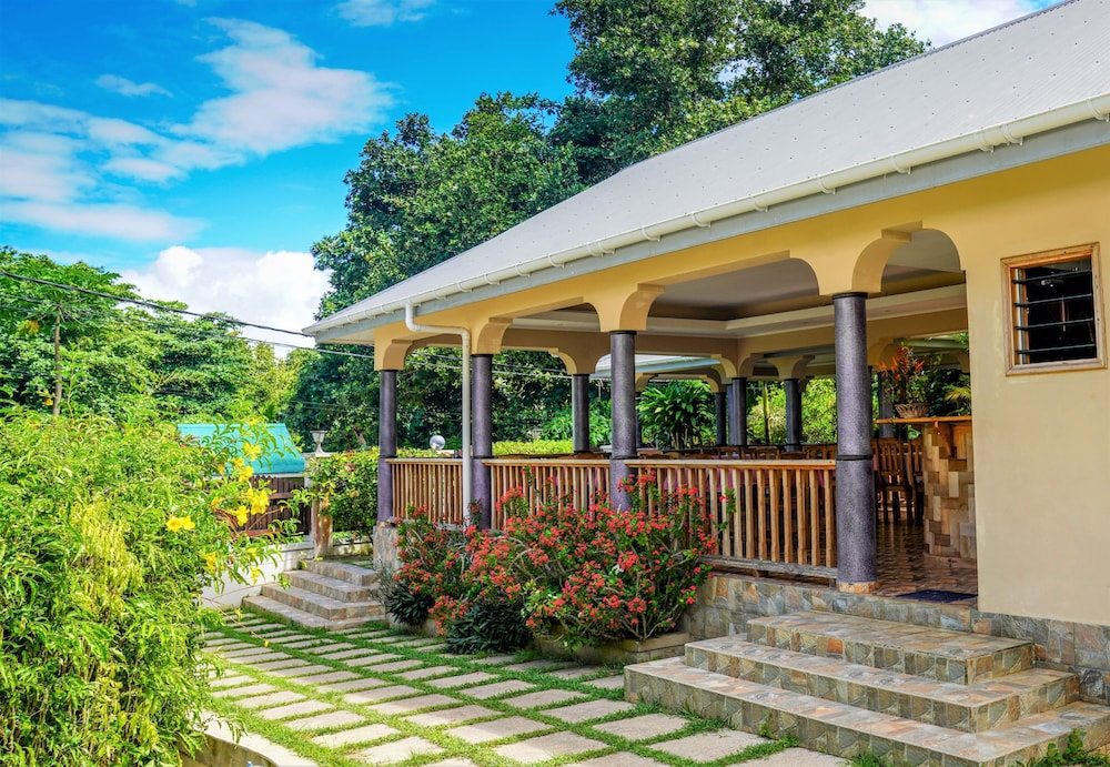 Hotel Bernique Guest House