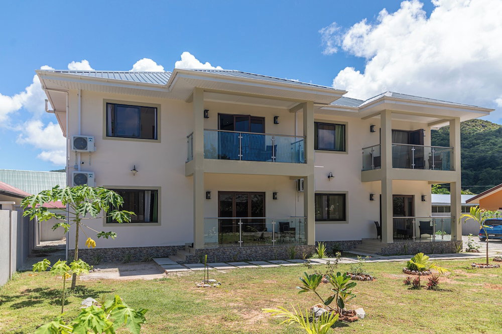 Hotel Yvon's Tropical Villa