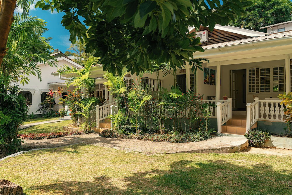 Hotel Beau Vallon Bungalows