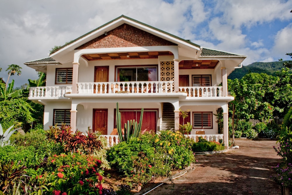 Hotel Villa De Roses