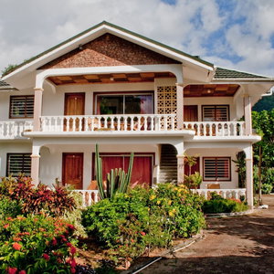 Hotel Villa De Roses cazare Cascade