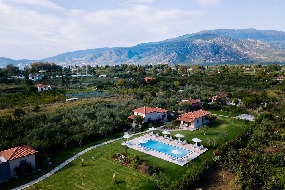 Elite Cottages - Adults Only